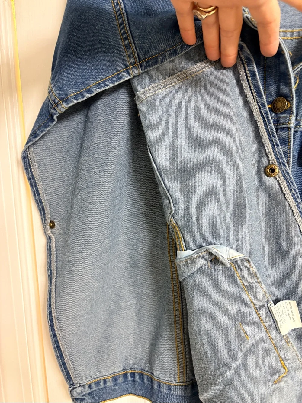 Cap sleeve Jean jacket with side snaps. - Picture 4 of 6
